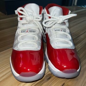 Jordan 11 Retro Cherry (2022) EUC Men’s Size 10